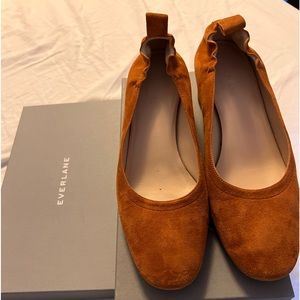 “The Day Heel” Everlane heels in almond suede, SIZE 9.